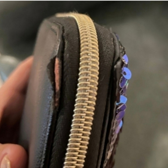 🍁🍂SUPER RARE MERMAID SEQUIN BIG BOW WALLET BETSEY JOHNSON - Picture 7 of 7